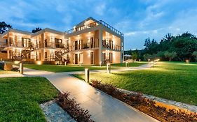 Eos Luxury Suites